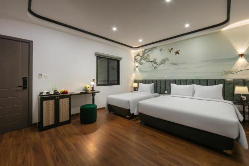 1 king bed, 1 twin bed
