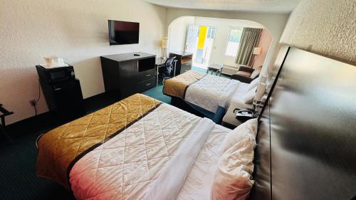 Garden inn & suites pine Mountain - image 7