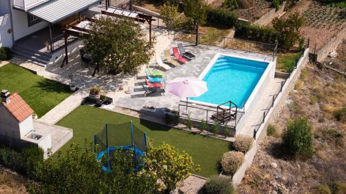 Guest house The View - with a pool
