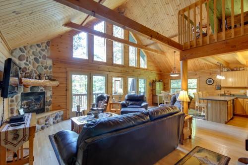 Lakefront Hazelhurst Cabin Dock and Pool Table - image 11