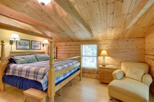Lakefront Hazelhurst Cabin Dock and Pool Table - image 12