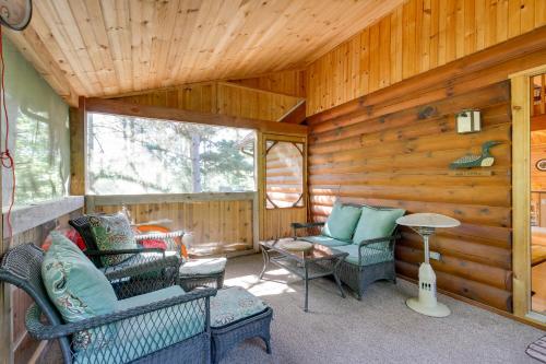 Lakefront Hazelhurst Cabin Dock and Pool Table - image 6