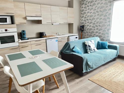 La Falaisienne - Appartement pour 4 au cœur de Falaise - "Larès" (La Falaisienne - Appartement pour 4 au cœur de Falaise - "Lares") in Falaise