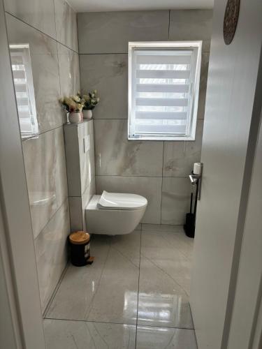 Shower, Siegbacher Privatzimmer in Mittenaar