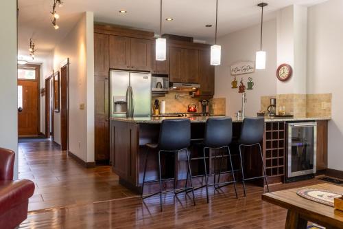 The Historic 901 Condos In the Heart of Fernie in เฟอร์นี่ (BC)