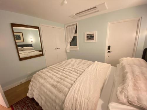 Cozy Garden Apt in Williamsburg NYC Townhouse in Brooklyn, USA