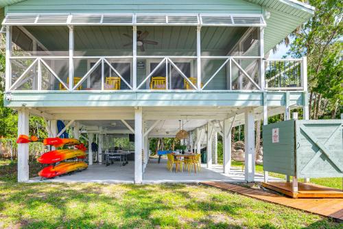 Dock, Hot Tub & Games: Crystal River Family Gem in Homosassa (Florida)
