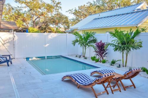 Downtown Gulfport Heated & Cooled Pool-B