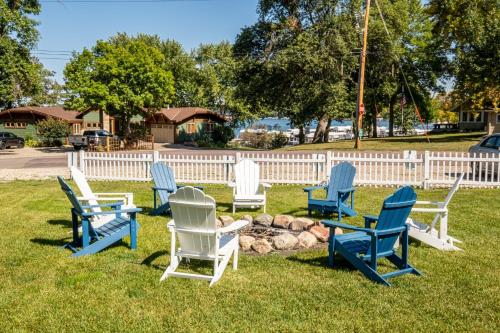 Blue Water Bungalows in West Okoboji (IA)