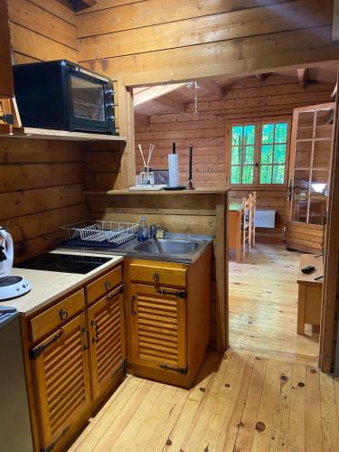 Refuge Nature - Chalet avec Terrasse vue forêt (Refuge Nature - Chalet avec Terrasse vue foret) in Thury