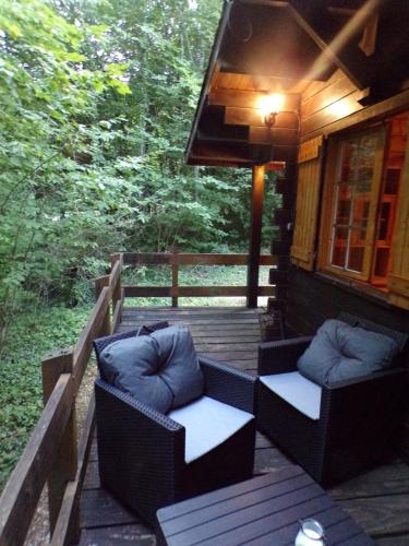 Refuge Nature - Chalet avec Terrasse vue forêt (Refuge Nature - Chalet avec Terrasse vue foret) in Thury