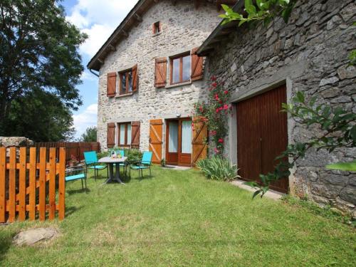 . Gîte familial au calme avec jeux, VTT, randonnée, près du Parc Livradois, La Chaise-Dieu et Craponne - FR-1-582-214
