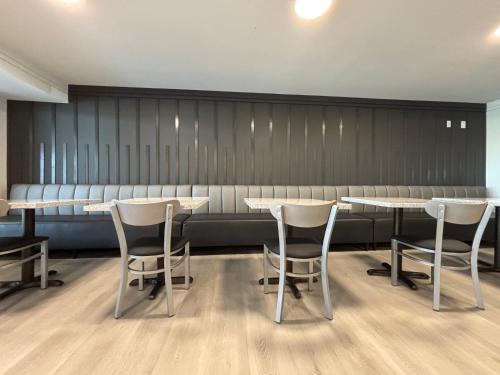 Ramada by Wyndham Springfield North - image 10