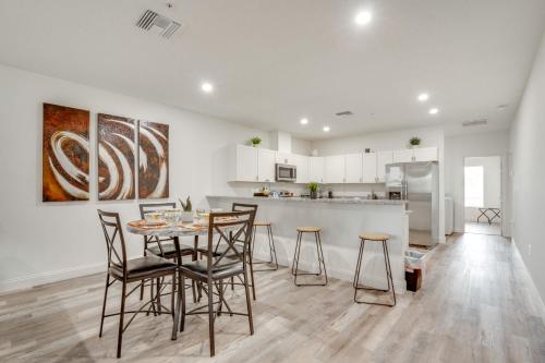 13 Mi to Beaches Pet-Friendly Condo in Palmetto! in Palmetto