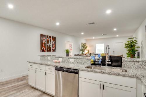 Inviting Palmetto Condo 11 Mi to Beach! in Palmetto, USA