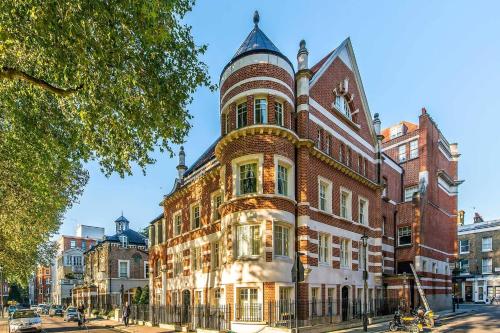 Spacious 2-Bed Flat in Westminster Pimlico SW1V, Londýn