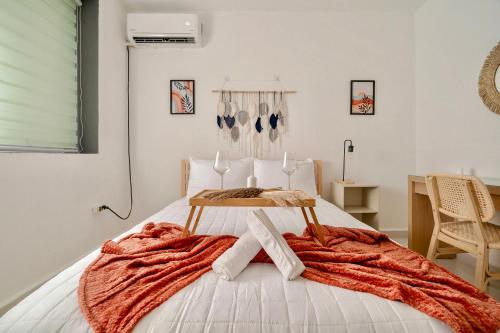 San Juan 2 Bedroom Apartment by PH