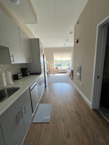 410 Modern Brand New Studio Apartment in South River