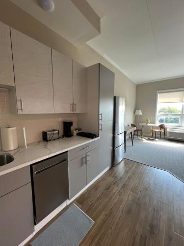 410 Modern Brand New Studio Apartment in South River