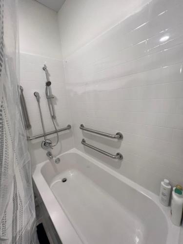 410 Modern Brand New Studio Apartment in South River