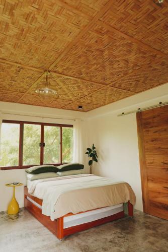 Casa De Amor Lambug, Badian