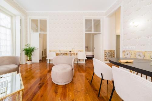 Luxury 5BR Apt Castle Views in HeartofLisbon - image 7