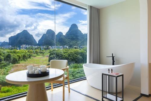 A környék, Mountain Search Snow View Hotel (Yangshuo Water Ink Landscape Store) in Impression Sanjie Liu Látványosság