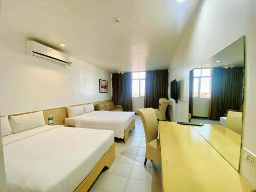 room detail thumbnail 1