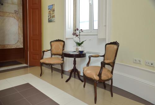 Dukes Corner Guest House - image 14