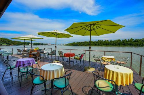 San Art Floating Hostel & Apartments - image 6