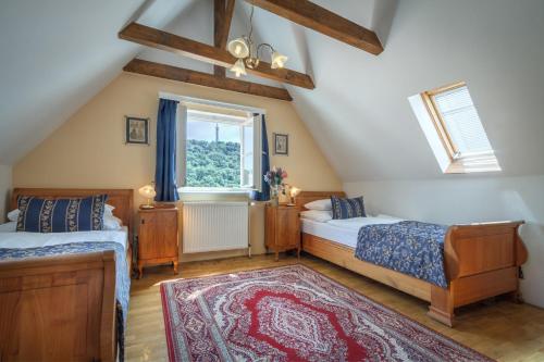 room detail thumbnail 1
