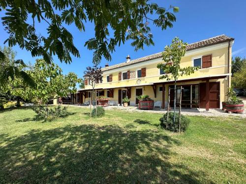 la Quercia in historic farmhouse swimming pool, barbecue, gym, olive grove Senig in เซนิกัลเลีย