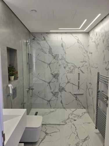 Villa rooftop with stunning view apartment - image 5
