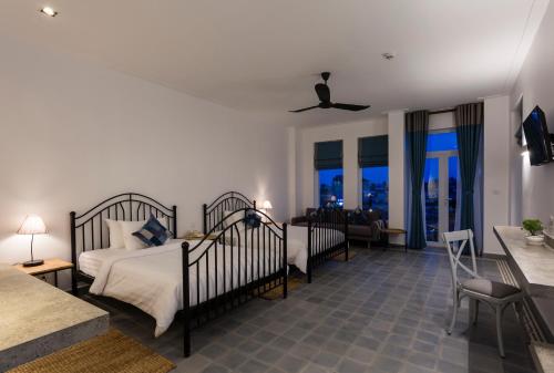 Boutique Kampot Hotel - Tap to explore photos
