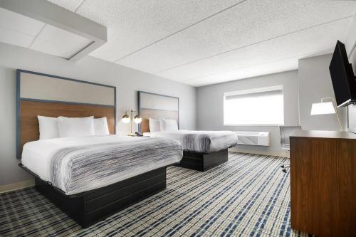 2 twin beds