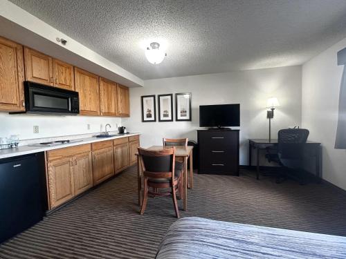 AmericInn by Wyndham Menominee - image 8
