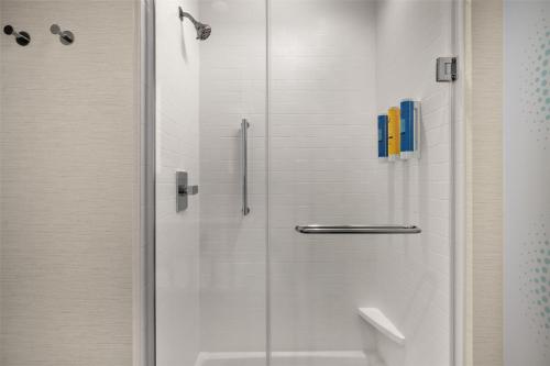 Tru by Hilton Fort Worth Lake Worth - 화장실