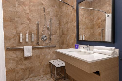 Best Western Plus Wilmington/Carolina Beach - image 4