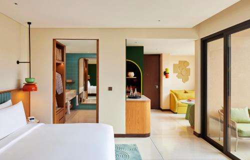 room detail thumbnail 1