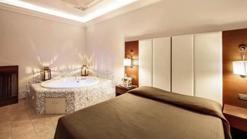 The Strand Hotel - image 13