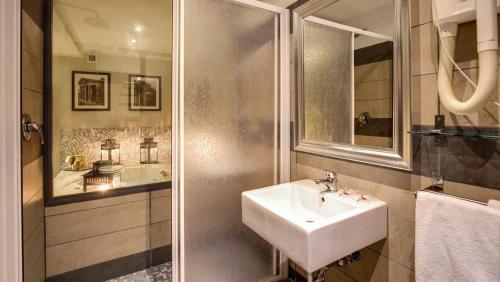Bathroom, The Strand Hotel in Appio Latino