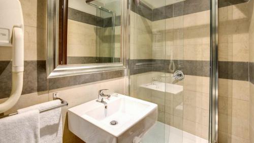 The Strand Hotel - image 10