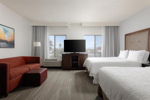 Hampton Inn & Suites Palmdale - image 13
