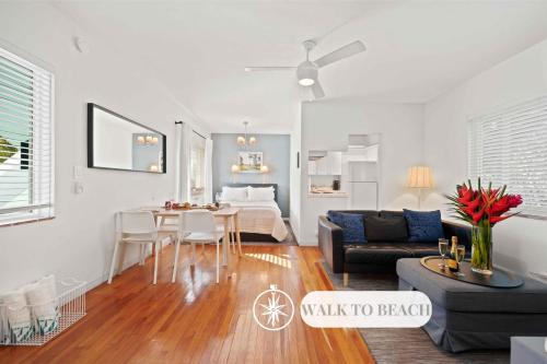 Studio by the Beach Lush Patio w BBQ Queen Bed Breakers Key Two H0MES image