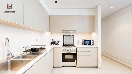 Luxury 2BR Beside Burj Khalifa & Dubai Mall Enjoy Dubai Skyline From Balcony Like Home, Dubaj (zdjęcie 8)