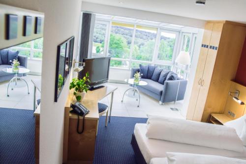 room detail thumbnail 1