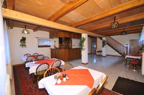 Restaurant, Penzion U Aleny in zdiar