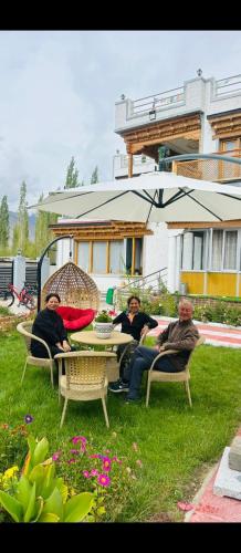 Rongmo home stay in เลห์