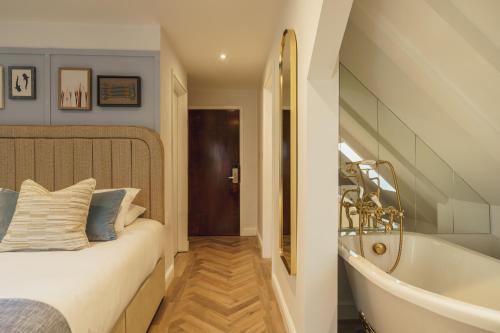The Old Quay House Hotel - image 6