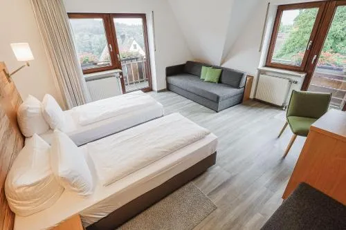 Landidyll Hotel Zum Alten Schloss in Kirchensittenbach, Deutschland